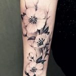 Фото вариант тату сакура на запястье 09.02.2020 №012 -sakura tattoo- tattoo-photo.ru