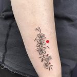 Фото вариант тату сакура на запястье 09.02.2020 №017 -sakura tattoo- tattoo-photo.ru
