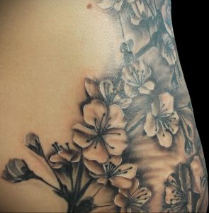 Фото пример черной тату с сакурой 09.02.2020 №004 -sakura tattoo- tattoo-photo.ru