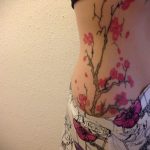 Фото тату сакура на бедре 09.02.2020 №013 -sakura tattoo- tattoo-photo.ru