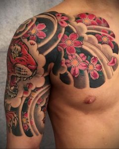 Фото тату сакура на груди 09.02.2020 №007 -sakura tattoo- tattoo-photo.ru