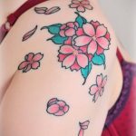 Фото тату сакура на плече 09.02.2020 №010 -sakura tattoo- tattoo-photo.ru