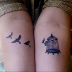 птица вылетает из клетки тату 02.01.2019 №010 -bird cage tattoo- tattoo-photo.ru