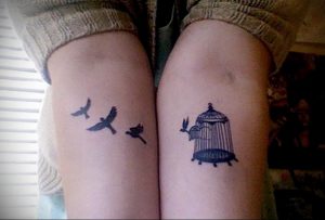 птица вылетает из клетки тату 02.01.2019 №010 -bird cage tattoo- tattoo-photo.ru