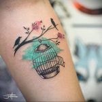 птица вылетает из клетки тату 02.01.2019 №011 -bird cage tattoo- tattoo-photo.ru