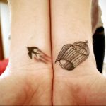 птица вылетает из клетки тату 02.01.2019 №024 -bird cage tattoo- tattoo-photo.ru