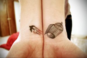 птица вылетает из клетки тату 02.01.2019 №024 -bird cage tattoo- tattoo-photo.ru