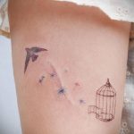 птица вылетает из клетки тату 02.01.2019 №027 -bird cage tattoo- tattoo-photo.ru