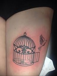птица вылетает из клетки тату 02.01.2019 №029 -bird cage tattoo- tattoo-photo.ru