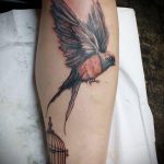 птица вылетает из клетки тату 02.01.2019 №030 -bird cage tattoo- tattoo-photo.ru