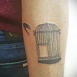 птица вылетает из клетки тату 02.01.2019 №12003 -bird cage tattoo- tattoo-photo.ru