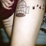 птица вылетает из клетки тату 02.01.2019 №12004 -bird cage tattoo- tattoo-photo.ru