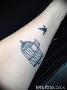 птица вылетает из клетки тату 02.01.2019 №12012 -bird cage tattoo- tattoo-photo.ru