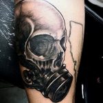 тату череп в противогазе 15.01.2020 №054 -skull tattoo in gas mask- tattoo-photo.ru
