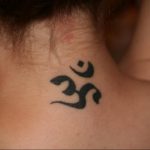 фото вариант символ тату ОМ 08.02.2020 №046 -tattoo om- tattoo-photo.ru