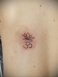 фото пример символ тату ОМ 08.02.2020 №005 -tattoo om- tattoo-photo.ru