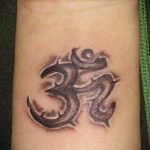 фото пример символ тату ОМ 08.02.2020 №028 -tattoo om- tattoo-photo.ru