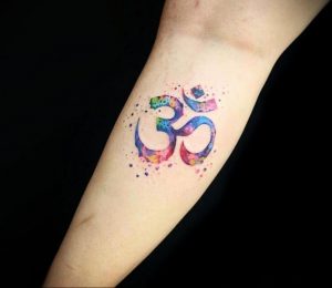 фото пример символ тату ОМ 08.02.2020 №037 -tattoo om- tattoo-photo.ru