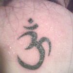 фото пример символ тату ОМ 08.02.2020 №038 -tattoo om- tattoo-photo.ru