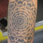 фото пример тату мандала 04.02.2020 №051 -mandala tattoo- tattoo-photo.ru