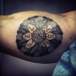 фото пример тату мандала 04.02.2020 №080 -mandala tattoo- tattoo-photo.ru