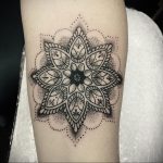 фото пример тату мандала 04.02.2020 №137 -mandala tattoo- tattoo-photo.ru