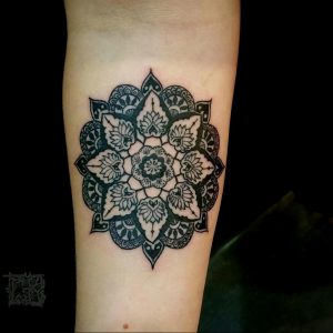 фото пример тату мандала 04.02.2020 №164 -mandala tattoo- tattoo-photo.ru