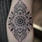 фото пример тату мандала 04.02.2020 №284 -mandala tattoo- tattoo-photo.ru