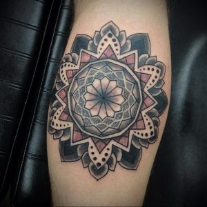 фото пример тату мандала 04.02.2020 №352 -mandala tattoo- tattoo-photo.ru