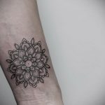 фото пример тату мандала 04.02.2020 №364 -mandala tattoo- tattoo-photo.ru