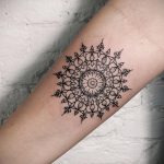 фото пример тату мандала 04.02.2020 №375 -mandala tattoo- tattoo-photo.ru