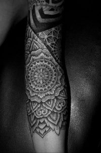 фото пример тату мандала 04.02.2020 №379 -mandala tattoo- tattoo-photo.ru