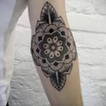 фото пример тату мандала 04.02.2020 №415 -mandala tattoo- tattoo-photo.ru