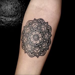 фото пример тату мандала 04.02.2020 №439 -mandala tattoo- tattoo-photo.ru