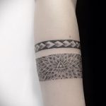 фото тату мандала браслетом 04.02.2020 №008 -mandala tattoo- tattoo-photo.ru