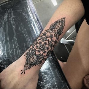 фото тату мандала браслетом 04.02.2020 №072 -mandala tattoo- tattoo-photo.ru