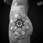 фото тату мандала для девушек 04.02.2020 №025 -mandala tattoo- tattoo-photo.ru