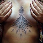 фото тату мандала на груди 04.02.2020 №002 -mandala tattoo- tattoo-photo.ru