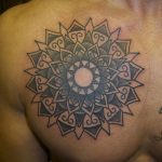 фото тату мандала на груди 04.02.2020 №007 -mandala tattoo- tattoo-photo.ru