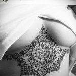 фото тату мандала на груди 04.02.2020 №019 -mandala tattoo- tattoo-photo.ru