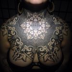 фото тату мандала на груди 04.02.2020 №035 -mandala tattoo- tattoo-photo.ru