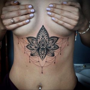 фото тату мандала на груди 04.02.2020 №038 -mandala tattoo- tattoo-photo.ru