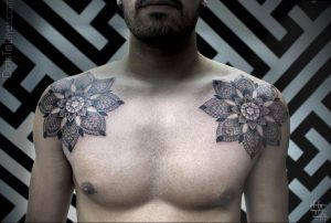 фото тату мандала на груди 04.02.2020 №040 -mandala tattoo- tattoo-photo.ru