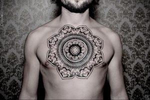 фото тату мандала на груди 04.02.2020 №056 -mandala tattoo- tattoo-photo.ru