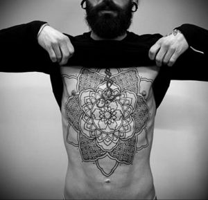 фото тату мандала на груди 04.02.2020 №079 -mandala tattoo- tattoo-photo.ru