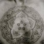 фото тату мандала на груди 04.02.2020 №092 -mandala tattoo- tattoo-photo.ru