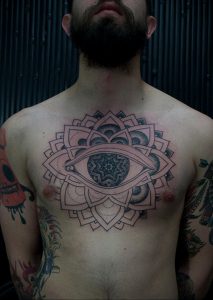 фото тату мандала на груди 04.02.2020 №095 -mandala tattoo- tattoo-photo.ru