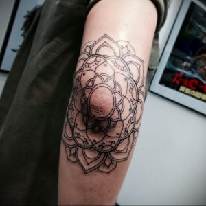 фото тату мандала на локте 04.02.2020 №039 -mandala tattoo- tattoo-photo.ru