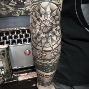 фото тату мандала на локте 04.02.2020 №059 -mandala tattoo- tattoo-photo.ru