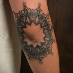 фото тату мандала на локте 04.02.2020 №061 -mandala tattoo- tattoo-photo.ru